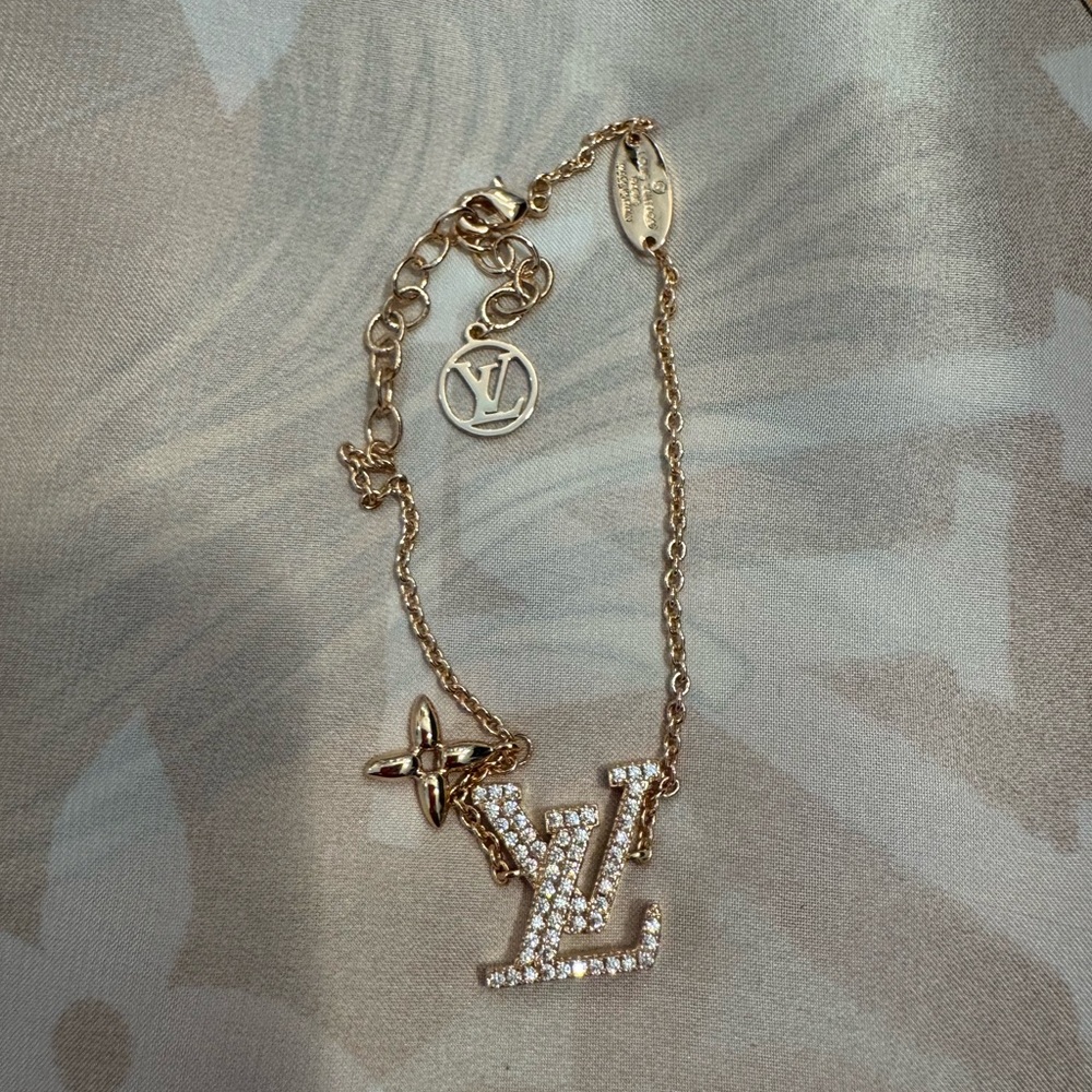 Louis Vuitton Gold LV Crystal Floral Bracelet M6 1084 LE1124